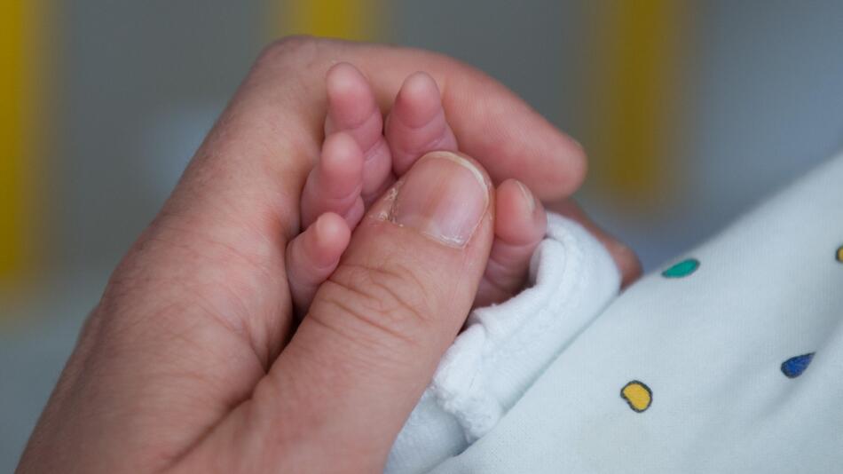 Hand eines Frühchens