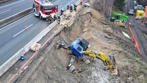 Ein abgestürzter Bagger musste von der Feuerwehr geborgen werden