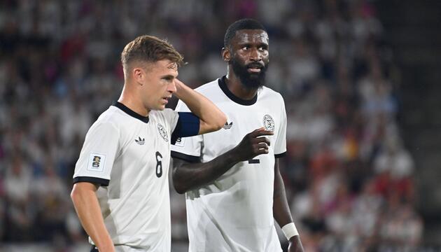 Joshua Kimmich (l.) und Antonio Rüdiger