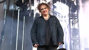 The-Cure-Sänger Robert Smith kritisiert die bevorstehende Halbzeitshow bei der Fußball-WM.
