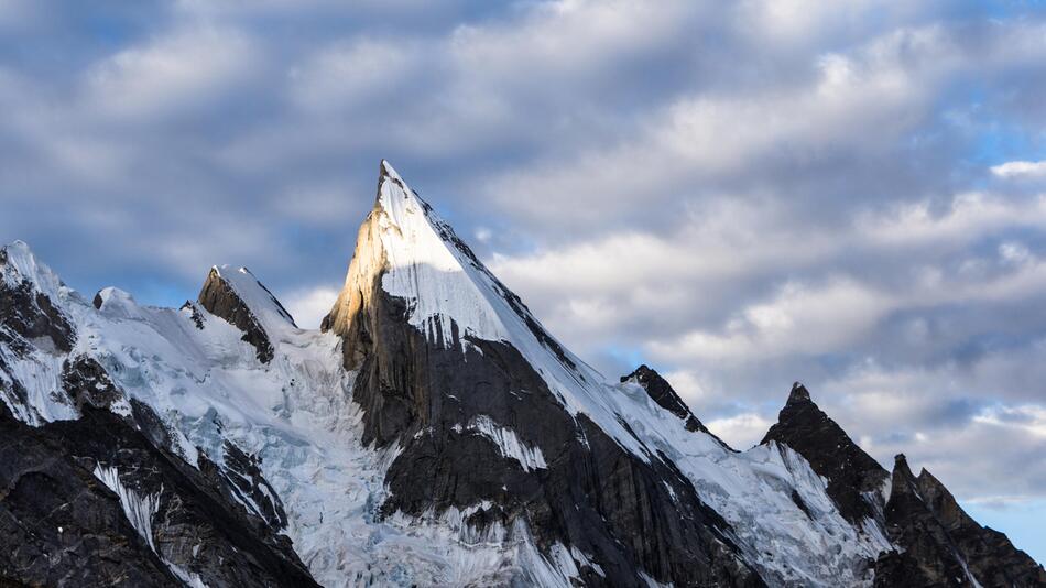 Der Laila Peak ist im pakistanischen Karakorum-Gebirge.