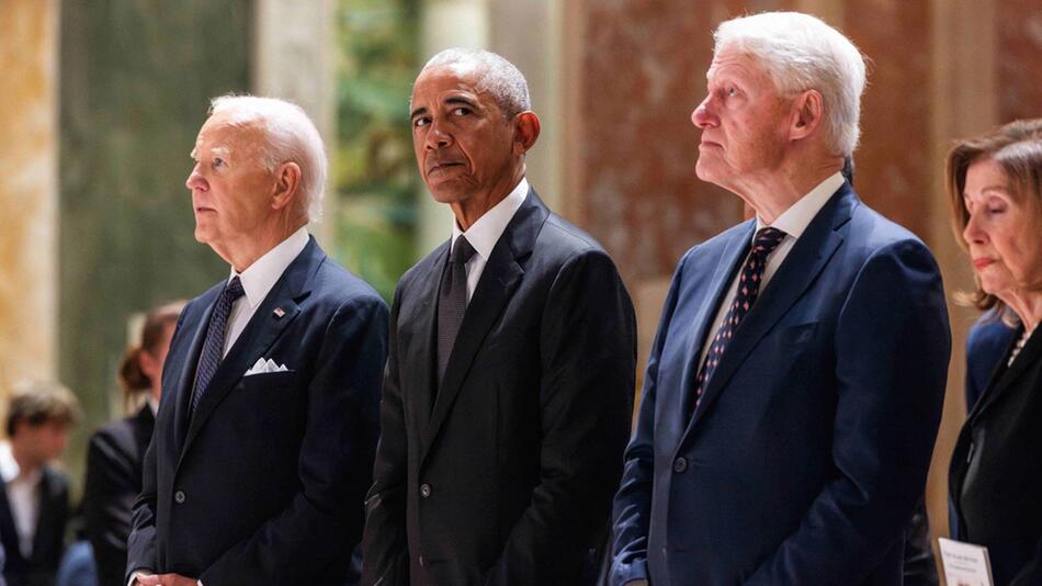 Joe Biden neben Barack Obama und Bill Clinton (v.l.n.r.) während einer Trauerfeier für Ethel ...