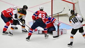 Yasin Ehliz trifft bei der Eishockey-WM zum 1:0 für Deutschland.