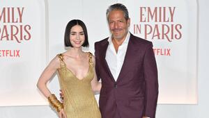 Darren Star ist auch in Staffel 5 wieder für "Emily in Paris" mit Lily Collins verantwortlich.