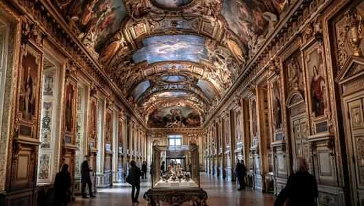 Einbruch in Louvre in Paris