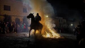 Las Luminarias - Ritt durch die Flammen