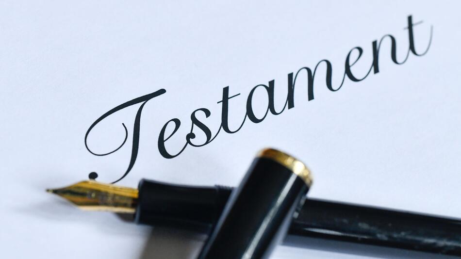 Der Schriftzug Testament steht auf einem Blatt Papier