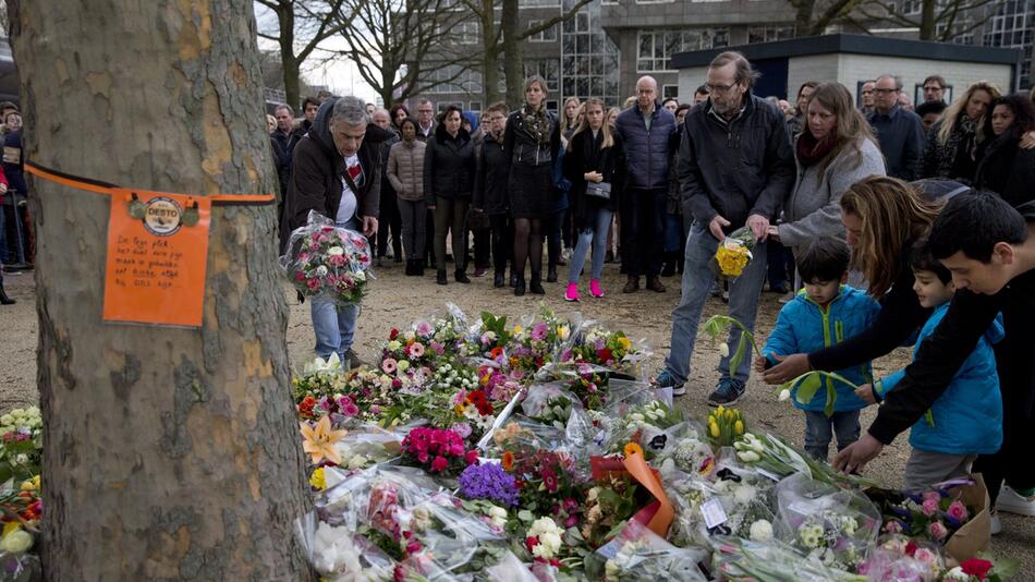 Trauer nach Anschlag in Straßenbahn in Utrecht