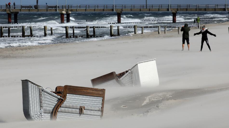 Sturm und Regen an der Ostsee