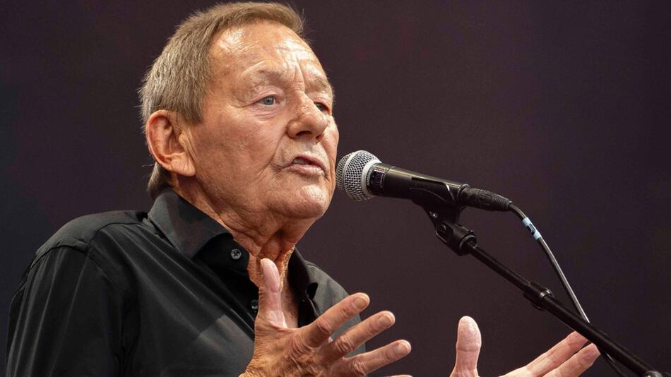 Wolfgang Ambros will Ende Mai in Traunstein auf der Bühne stehen.