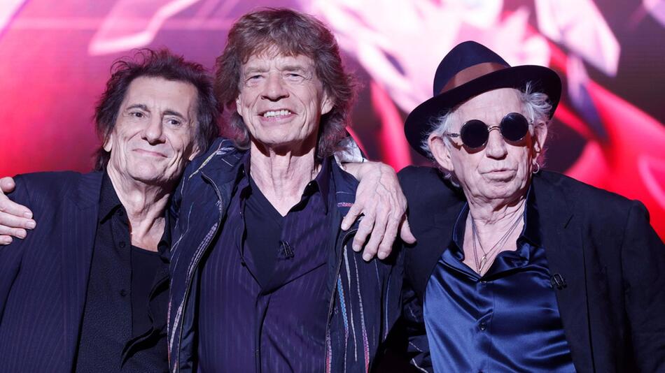 The Rolling Stones: Ronnie Wood (v.l.), Mick Jagger und Keith Richards denken auch im hohen ...