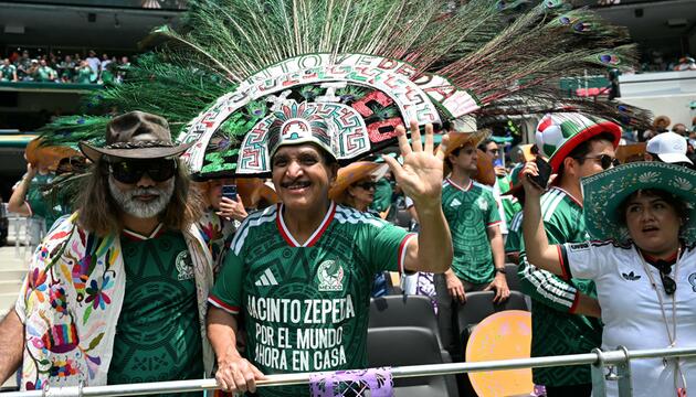 Ein mexikanischer Fan freut sich im Aztekenstadion.