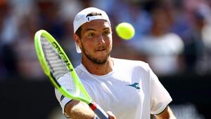 Jan-Lennard Struff nervt Topfavorit Jannik Sinner, kann ihn aber nicht bezwingen.