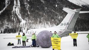 Weltwirtschaftsforum in Davos - Greenpeace am Flughafen Samedan