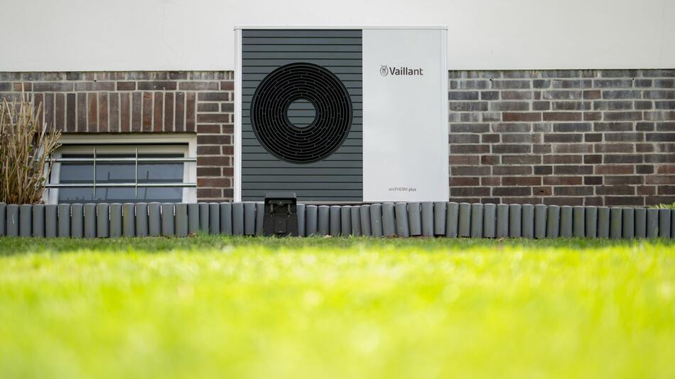 Eine Wärmepumpe an einem Haus