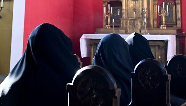 Die drei Nonnen möchten sich etwas aus der Öffentlichkeit zurückziehen