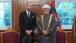 Prinz William begrüßte Sultan Haitham bin Tarik in dessen Londoner Residenz und fuhr mit ihm ...