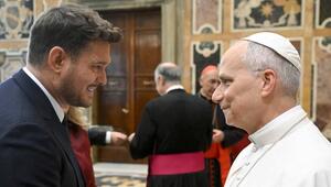 Papst Leo XIV. (r.) am 5. Dezember mit Michael Bublé.