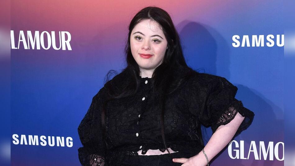 Ellie Goldstein bei der Verleihung der Glamour Women of the Year Awards 2024 im Hotel Raffles ...