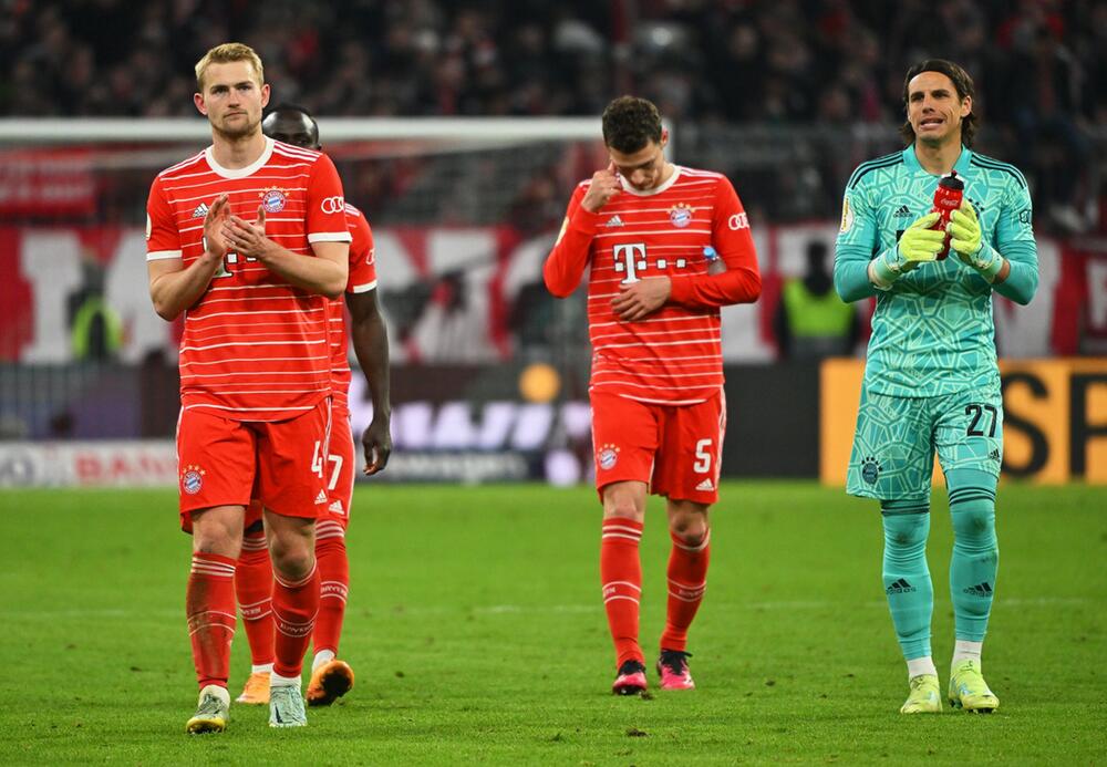 Benjamin Pavard (m) und Yann Sommer (r)