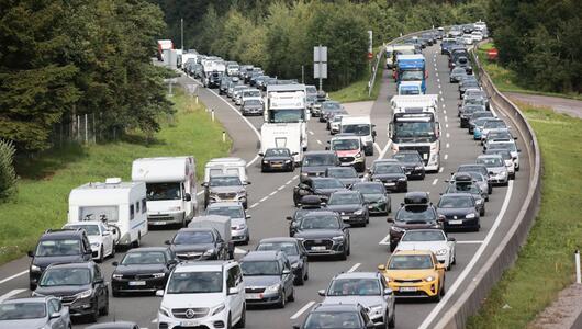 Trotz hoher Spritpreise wird am liebsten mit dem Auto verreist