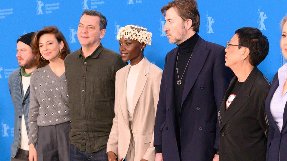 Lupita Nyong'o in der Mitte mit ihren Jury-Kollegen bei der Berlinale.