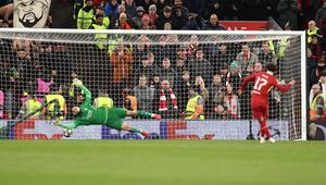 Curtis Jones verschießt den entscheidenden Elfmeter gegen PSG-Torwart Gianluigi Donnarumma.