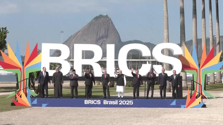US-Zölle: Trump droht BRICS-Staaten und verlängert Frist für andere Länder