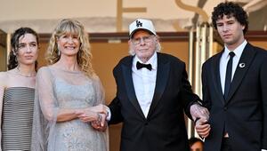 Laura Dern mit ihrem Vater und ihren beiden Kindern auf dem roten Teppich in Cannes.