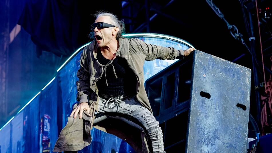 Iron-Maiden-Sänger Dickinson fühlt sich in Deutschland wohl