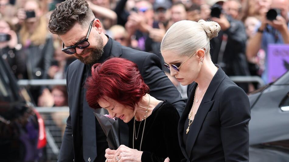 Nach dem Tod von Ozzy Osbourne sind Jack (links) und Kelly (rechts) ihrer Mutter Sharon eine ...