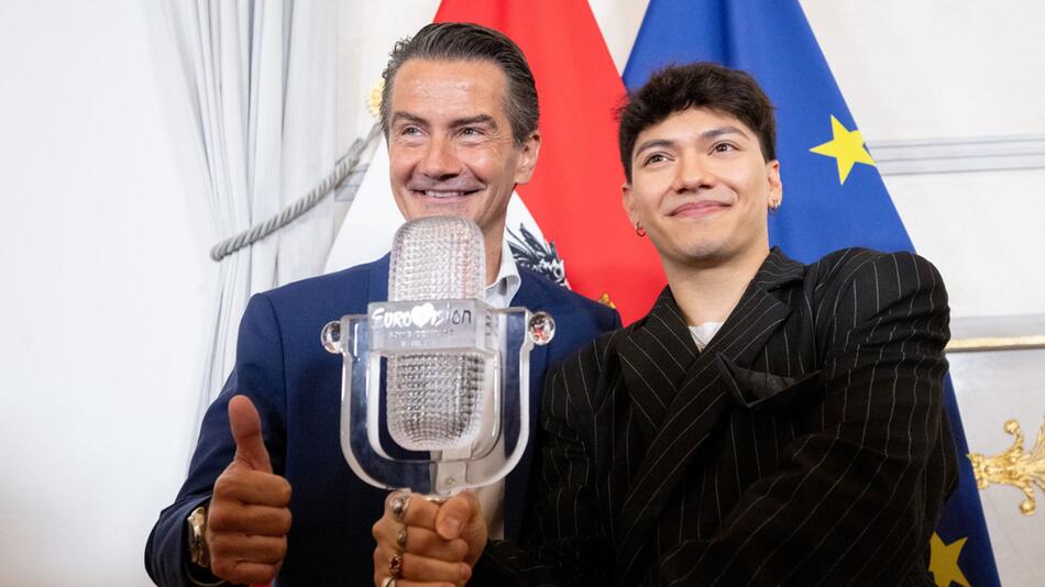 ORF-Chef Weißmann (hier mit JJ) muss über die Host City entscheiden