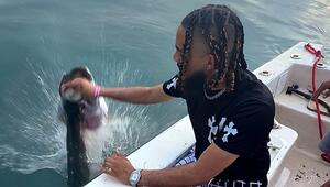 Fisch-Schock: Tarpun überrascht Mann bei der Fütterung