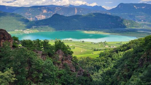 Kalterer See in Kaltern, Suedtirol.