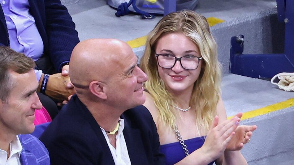 Bei den US Open verfolgten Andre und Jaz Elle Agassi am 24. August das Match von Novak Djokovic ...