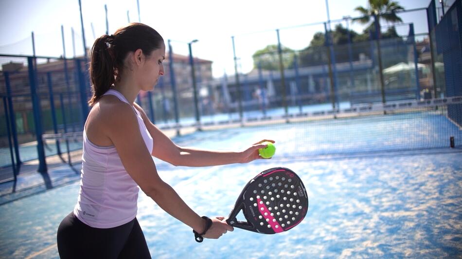 Mischung aus Tennis und Squash: Was sie über Padel wissen sollten