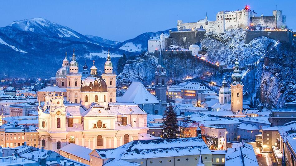 Salzburg ist eine der schönsten Städte für einen Wintertrip.