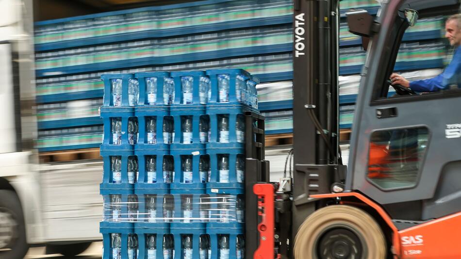 Verladung von Mineralwasser