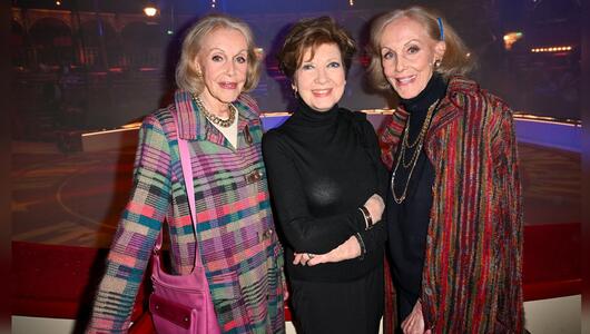 Bei der Roncalli ARTistART-Premiere am 24. Oktober nahmen Alice (l.) und Ellen Kessler ihre ...