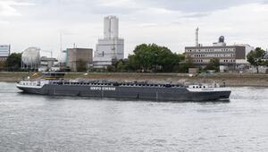 Güterschiff auf dem Rhein