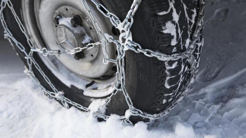 Fahren mit Schneeketten