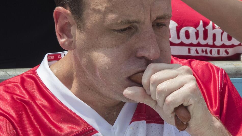 Joey Chestnut isst 74 Hotdogs in zehn Minuten: Weltrekord