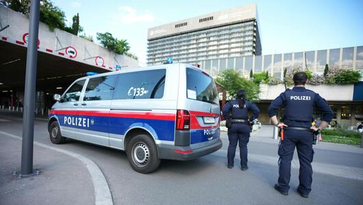 Großaufgebot der Polizei vor dem Spital
