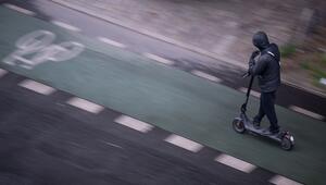 E-Scooter-Fahrer bei Sturz lebensgefährlich verletzt
