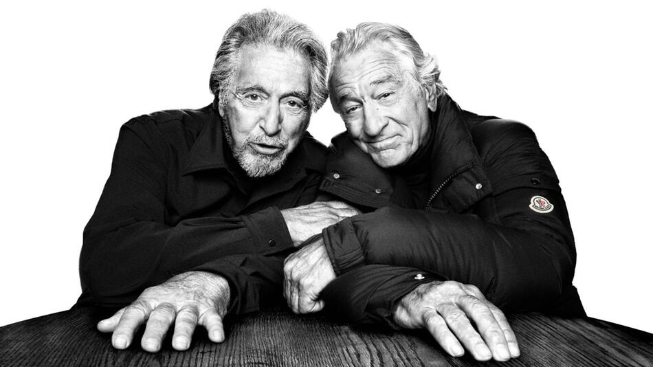 Al Pacino (li.) und Robert De Niro werben mit ihrer Freundschaft für Winterjacken.
