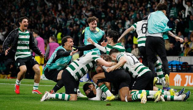 Sporting-Spieler jubeln