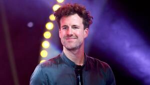 Luke Mockridge hat ein Foto mit einer Babyhand veröffentlicht.
