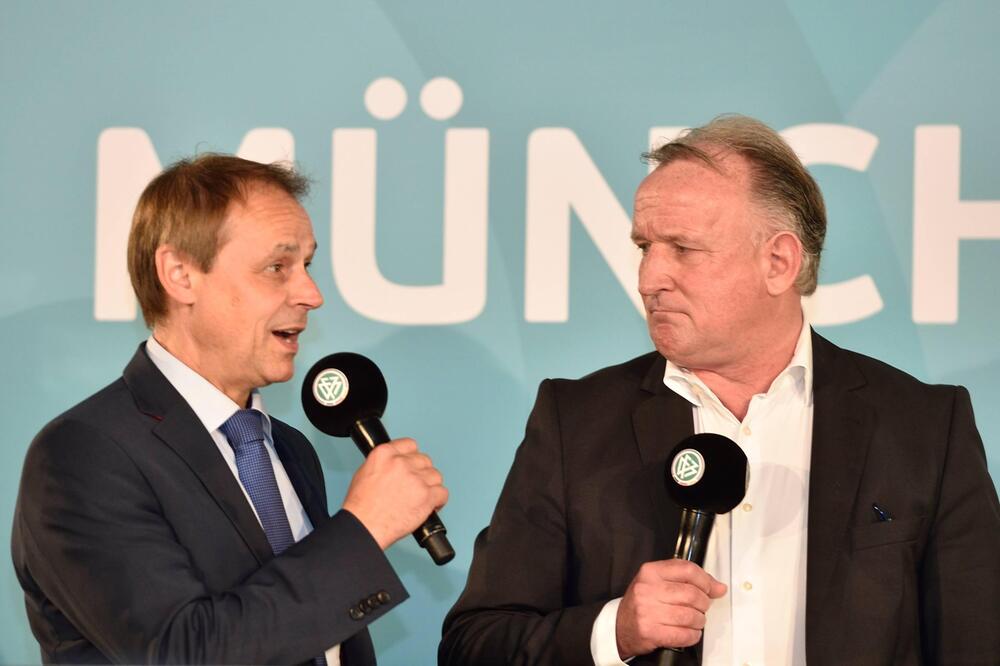 Olaf Thon ist mit Andi Brehme in München 2016 Gast bei der EM-Logo-Präsentation