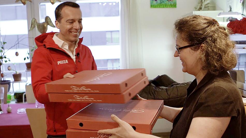 Österreichs Bundeskanzler Kern als Pizzabote