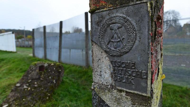 Historischer Grenzpfosten in Mödlareuth